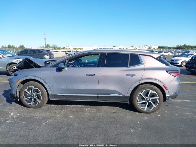 3GN7DNRP8SS236379 Chevrolet Equinox Ev Lt 2