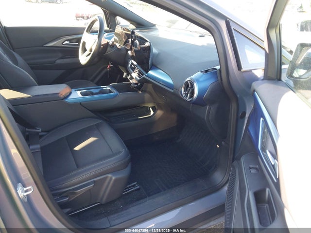 3GN7DNRP8SS236379 Chevrolet Equinox Ev Lt 2