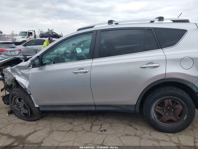 Toyota RAV4 LE 2015 2T3ZFREV2FW231033 Image 14