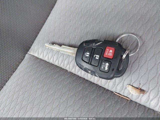 2T1BURHE5HC918202 Toyota COROLLA LE