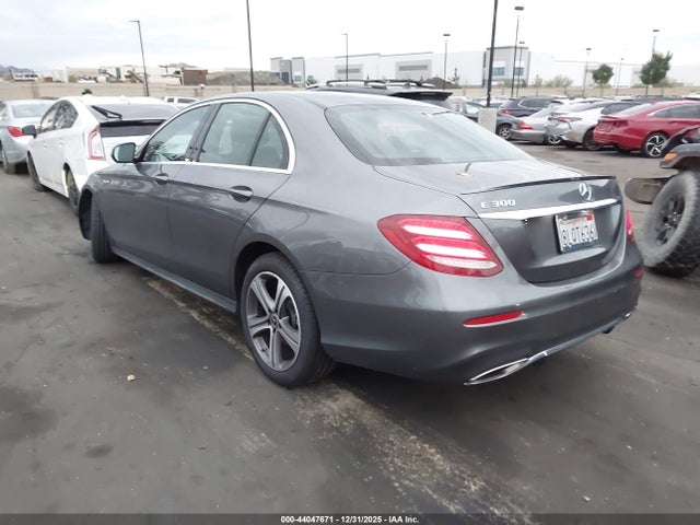 Mercedes-Benz E 300 2019 WDDZF4JB0KA682426 Image 3