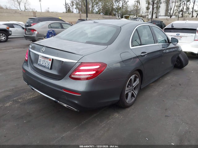 Mercedes-Benz E 300 2019 WDDZF4JB0KA682426 Image 4
