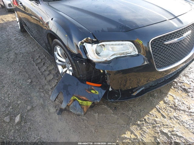 Продажа на аукционе авто 2017 Chrysler 300 Limited, vin: 2C3CCAAG7HH582504, номер лота: 44047728