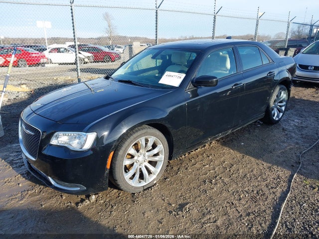 Продажа на аукционе авто 2017 Chrysler 300 Limited, vin: 2C3CCAAG7HH582504, номер лота: 44047728