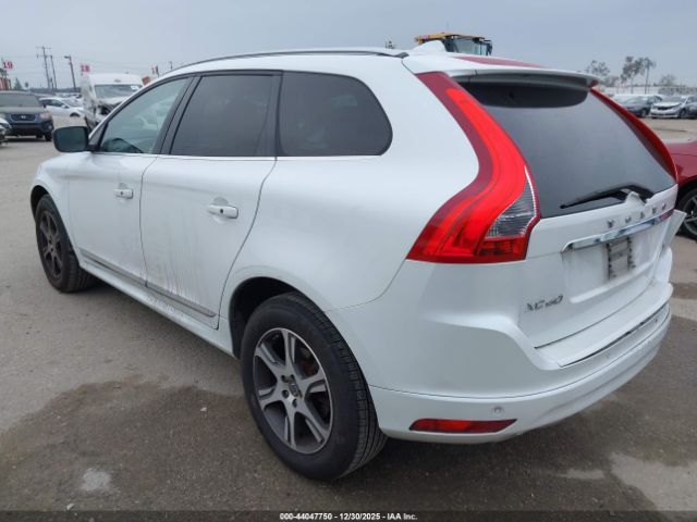 2015 VOLVO XC60 YV4902RK5F2631053 Photo 2