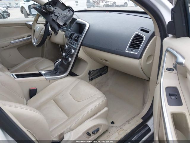 2015 VOLVO XC60 YV4902RK5F2631053 Photo 4