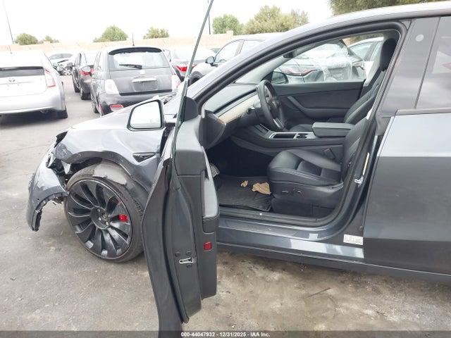 2022 TESLA MODEL Y 7SAYGDEF0NF439519 Photo 4