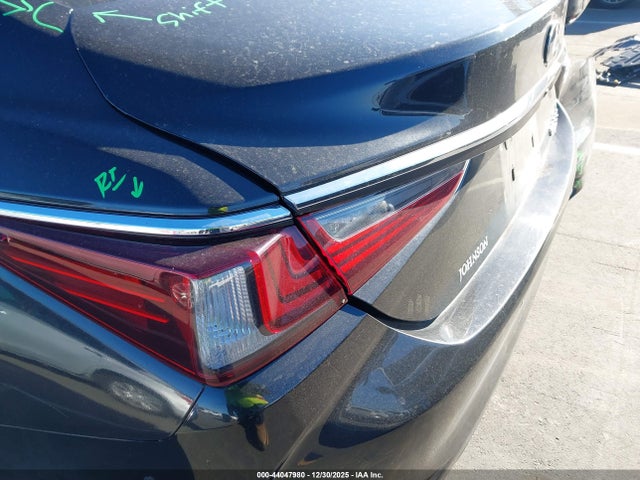 44047980 :رقم المزاد ، 58ADZ1B14MU096186 vin ، 2021 Lexus Es 350 مزاد بيع
