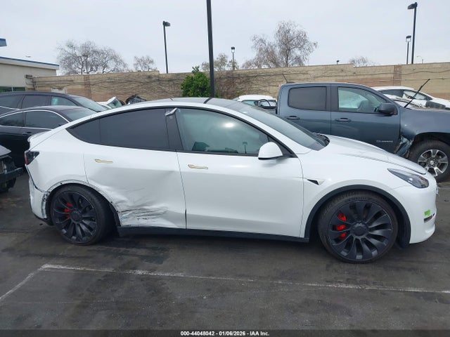 44048042 :رقم المزاد ، 7SAYGDEF8PF738971 vin ، 2023 Tesla Model Y Performance Dual Motor All-wheel Drive مزاد بيع