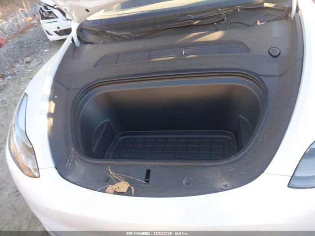 2024 TESLA MODEL Y 7SAYGDED4RF017130 Photo 9