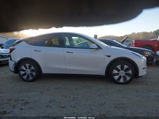 Tesla Model Y Rwd 2024 7SAYGDED4RF017130 Image 12