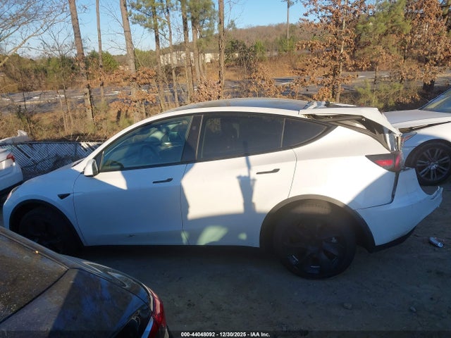 Tesla Model Y Rwd 2024 7SAYGDED4RF017130 Image 13