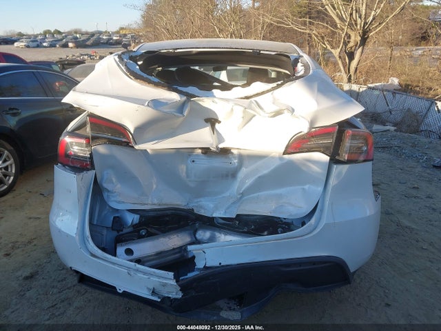 Tesla Model Y Rwd 2024 7SAYGDED4RF017130 Image 15