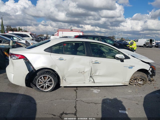 Toyota Corolla Hybrid Le 2021 JTDEAMDE5MJ019868 Image 13