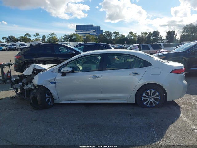 Toyota Corolla Hybrid Le 2021 JTDEAMDE5MJ019868 Image 14