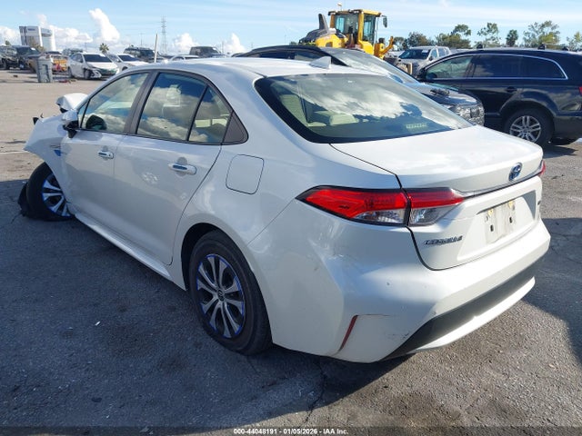 Toyota Corolla Hybrid Le 2021 JTDEAMDE5MJ019868 Image 3