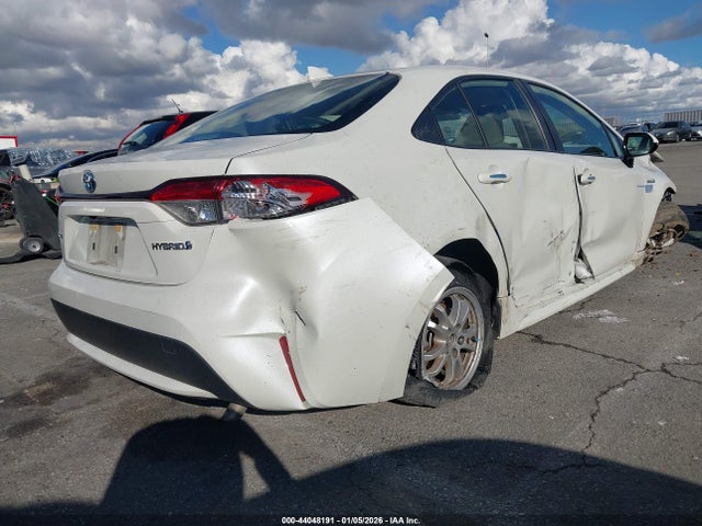Toyota Corolla Hybrid Le 2021 JTDEAMDE5MJ019868 Image 4