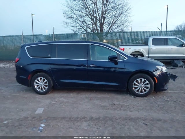 Chrysler Pacifica Touring Plus 2018 2C4RC1FG1JR104013 Image 12