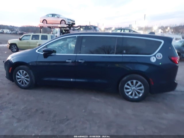 Chrysler Pacifica Touring Plus 2018 2C4RC1FG1JR104013 Image 13