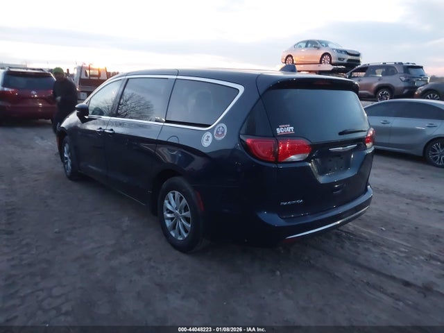 2018 CHRYSLER PACIFICA 2C4RC1FG1JR104013 Photo 2