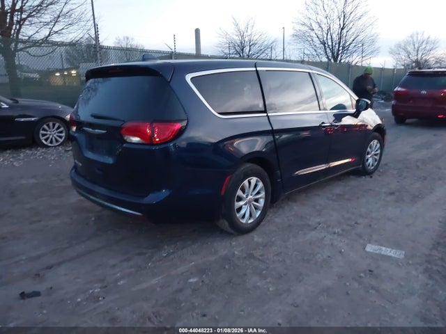 2018 CHRYSLER PACIFICA 2C4RC1FG1JR104013 Photo 3
