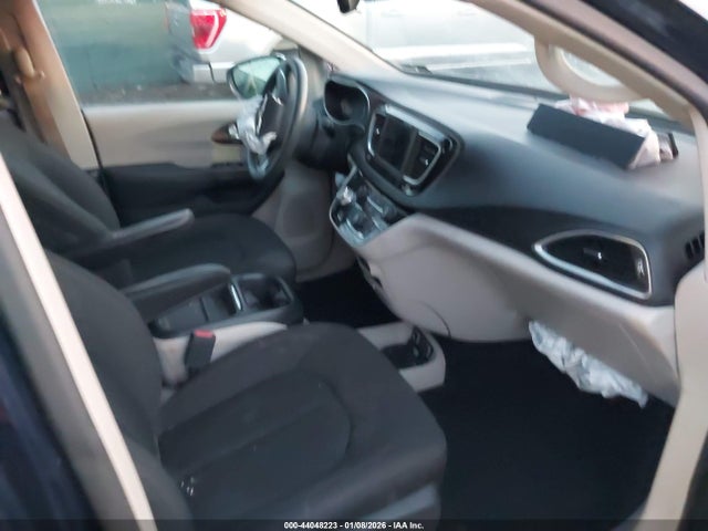 2018 CHRYSLER PACIFICA 2C4RC1FG1JR104013 Photo 4