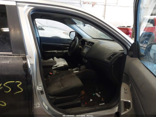 2018 MITSUBISHI OUTLANDER SPORT JA4AR3AU8JU008686 Photo 4