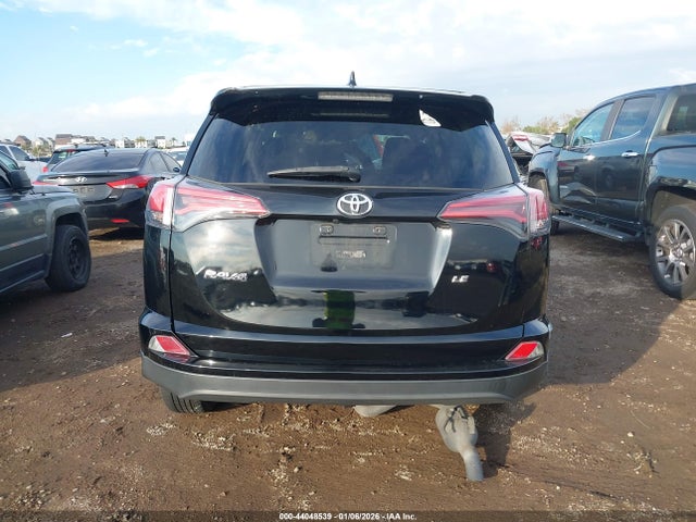 Toyota RAV4 LE 2018 2T3ZFREV3JW442427 Image 16