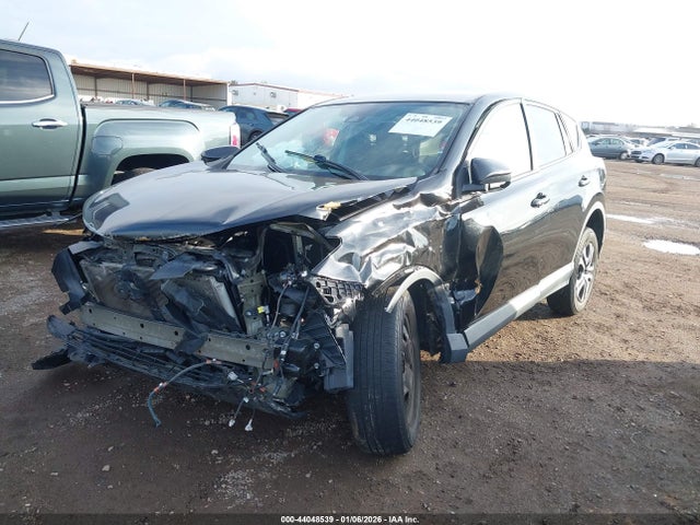 Toyota RAV4 LE 2018 2T3ZFREV3JW442427 Image 2