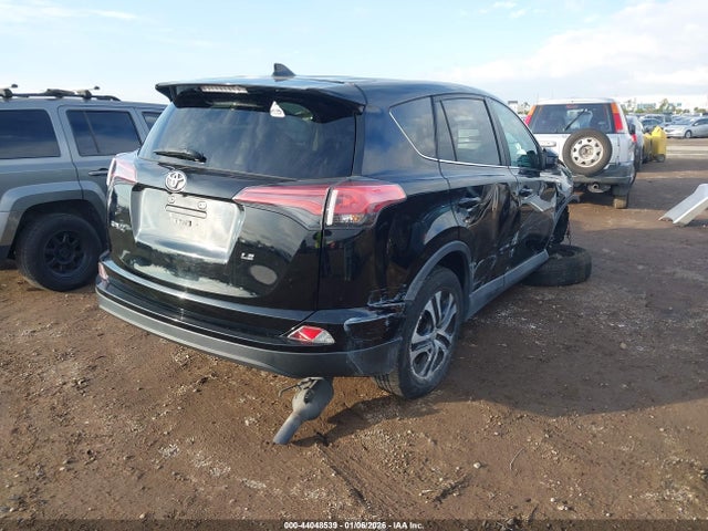 Toyota RAV4 LE 2018 2T3ZFREV3JW442427 Image 4