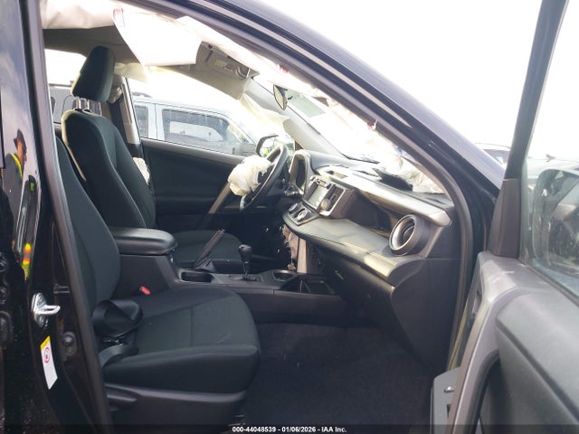 Toyota RAV4 LE 2018 2T3ZFREV3JW442427 Image 5