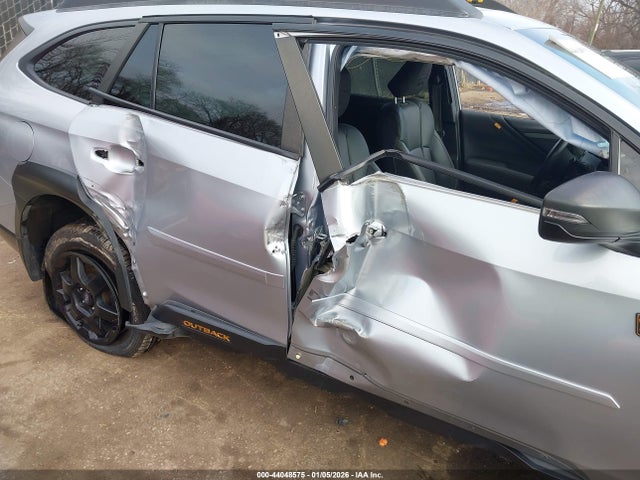 44048575 :رقم المزاد ، 4S4BTGUD4N3135022 vin ، 2022 Subaru Outback Wilderness مزاد بيع