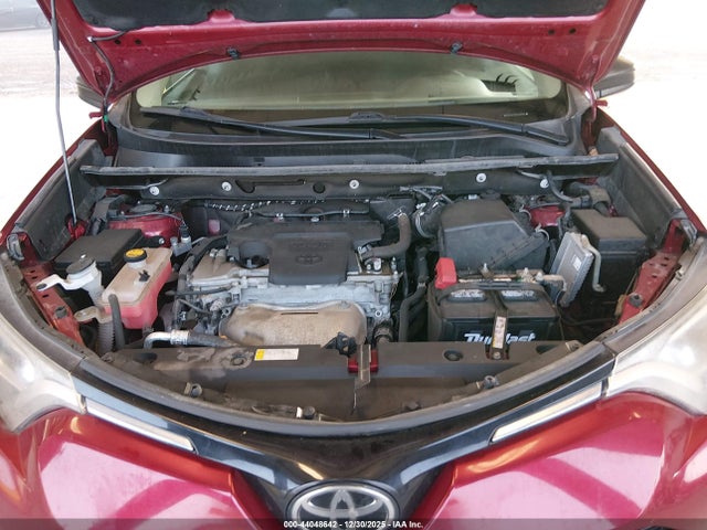 2T3ZFREV9JW449396 Toyota RAV4 LE