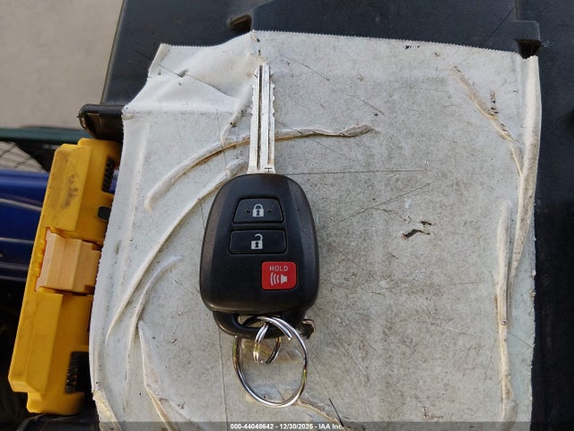2T3ZFREV9JW449396 Toyota RAV4 LE