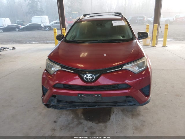 2T3ZFREV9JW449396 Toyota RAV4 LE