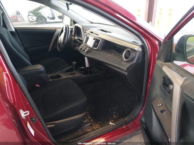 2T3ZFREV9JW449396 Toyota RAV4 LE