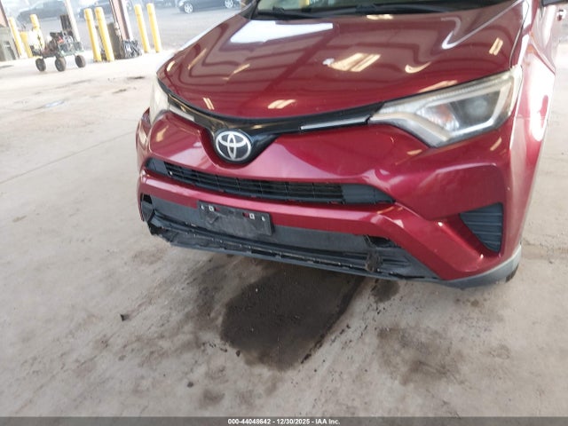 2T3ZFREV9JW449396 Toyota RAV4 LE