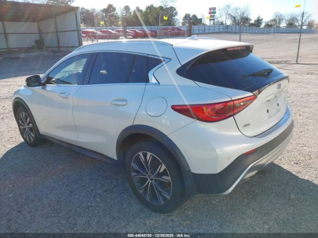 2017 INFINITI QX30 SJKCH5CR7HA032461 Photo 2