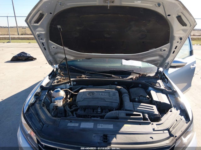 1VWAT7A35HC058142 Volkswagen Passat 1.8t S