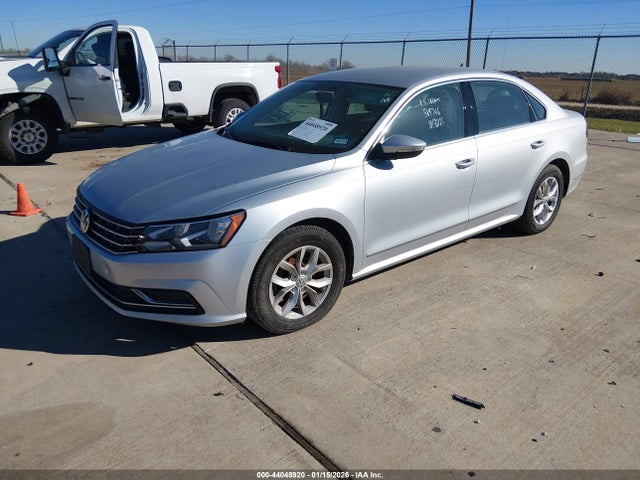 1VWAT7A35HC058142 Volkswagen Passat 1.8t S