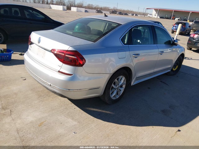 1VWAT7A35HC058142 Volkswagen Passat 1.8t S