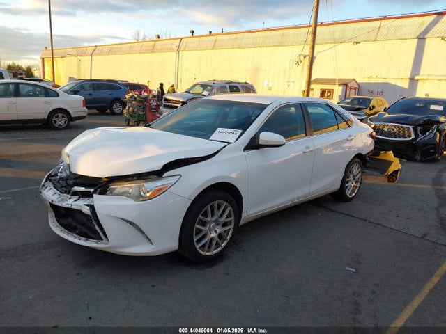Toyota CAMRY LE 2016 4T4BF1FK8GR526483 Image 2