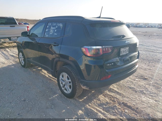 2018 JEEP COMPASS 3C4NJDAB4JT337463 Photo 2