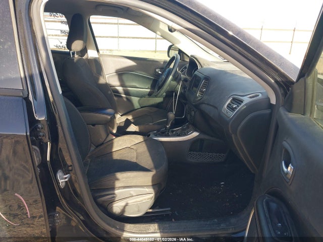 2018 JEEP COMPASS 3C4NJDAB4JT337463 Photo 4