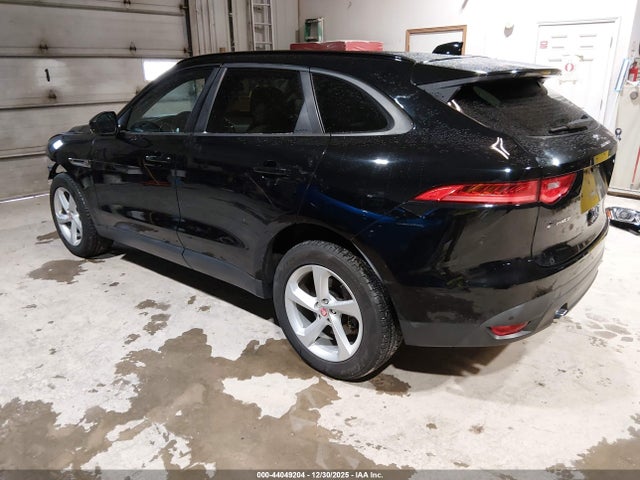 2018 JAGUAR F-PACE SADCJ2FX9JA270130 Photo 2