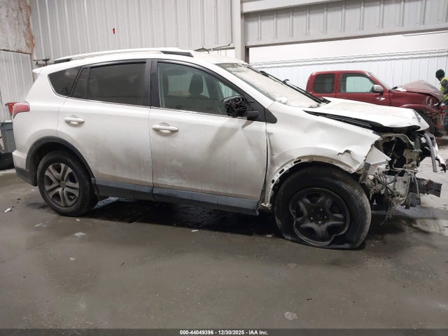 Toyota RAV4 LE 2016 2T3BFREV6GW465470 Image 13