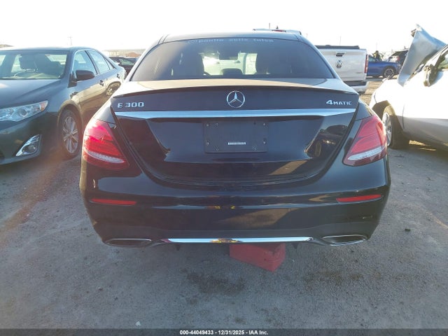 44049433 :رقم المزاد ، WDDZF4KB8HA043847 vin ، 2017 Mercedes-benz E 300 4matic مزاد بيع