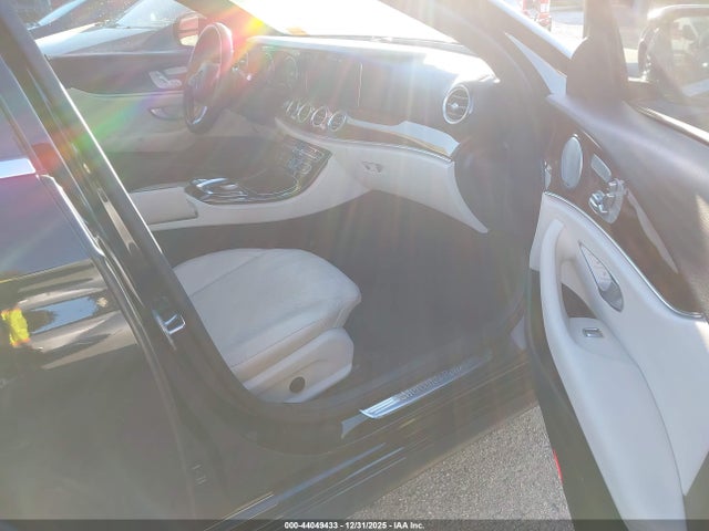 44049433 :رقم المزاد ، WDDZF4KB8HA043847 vin ، 2017 Mercedes-benz E 300 4matic مزاد بيع