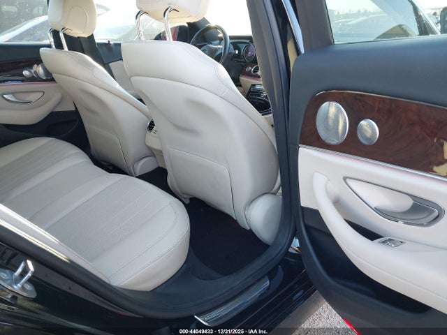 44049433 :رقم المزاد ، WDDZF4KB8HA043847 vin ، 2017 Mercedes-benz E 300 4matic مزاد بيع