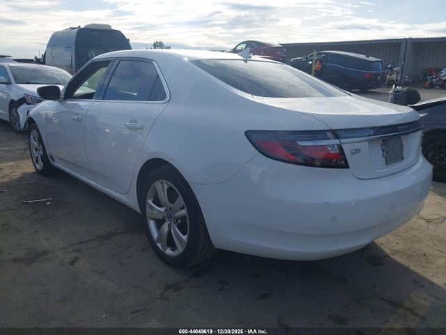 2011 SAAB 9-5 YS3GN4AR4B4000916 Photo 2